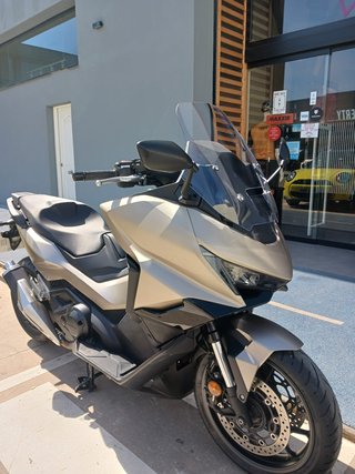 Honda Forza 750 Beige/Dorado Automática