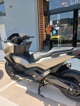 Honda Forza 750 Beige/Dorado Automática