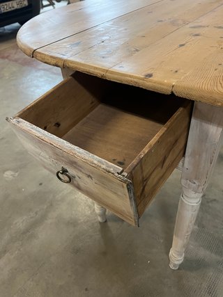 Antigua mesa de madera alas abatibles