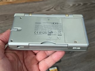 Nintendo DS Plata + 5 Juegos y Cargador