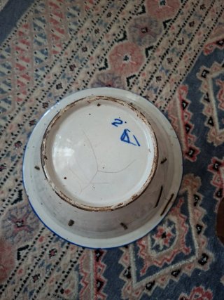 Cuenco de cerámica antiguo pintado