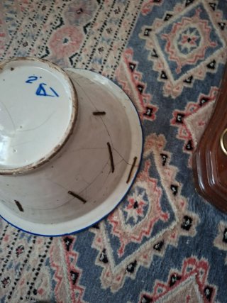 Cuenco de cerámica antiguo pintado