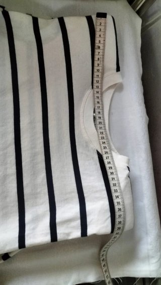 Jersey rayas blancas y negras con hombreras