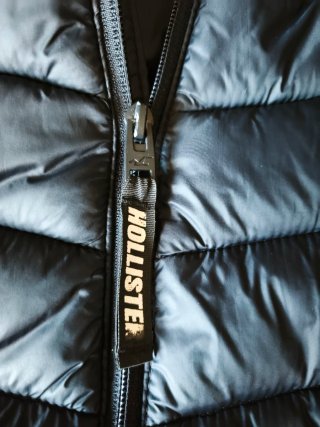 Chaqueta de plumas Hollister negra