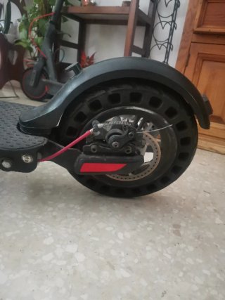 Due monopattini elettrici (senza batterie)