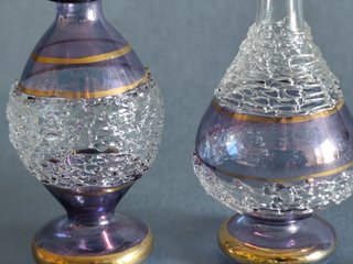 Coppia soprammobili in vetro dorato e viola