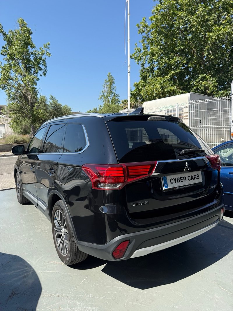 Mitsubishi Outlander 220 DI-D Motion 4WD 2016, foto 2