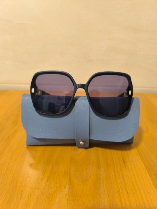 Occhiali da sole da donna blu navy