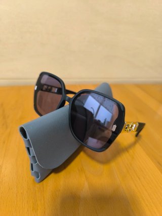 Occhiali da sole da donna blu navy
