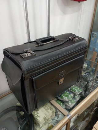 Maleta médica antigua negra
