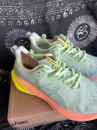 Asics Novablast 5 Talla 44