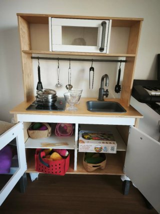 Cocinita IKEA con accesorios