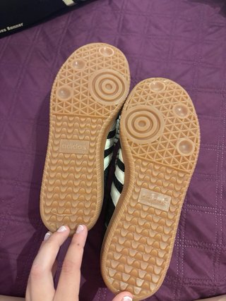 Zapatillas Adidas Negras y Beige