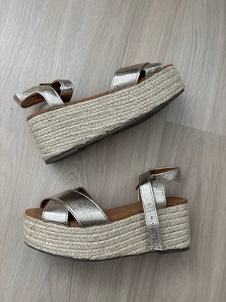 Sandalias cuña doradas talla 38