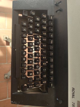 Máquina de escribir Royal 780
