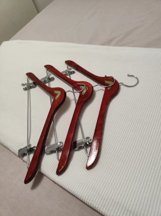 Lote 3 perchas madera con pinzas
