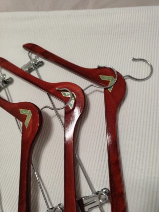 Lote 3 perchas madera con pinzas
