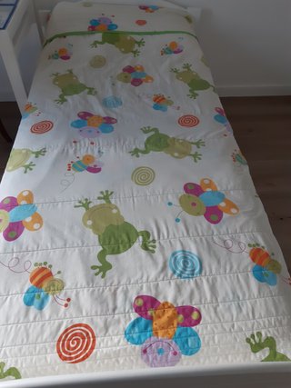 Cortina infantil pintada a mano