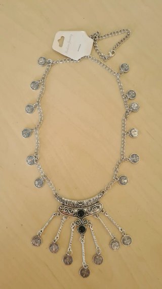 Collar estilo oriental con monedas plateadas