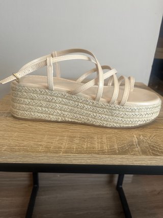 Sandalias Stradivarius Beige Plataforma