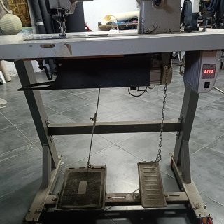 Máquina de coser doble aguja triple arrastre