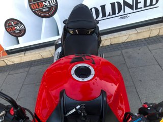 Suzuki GSR 750