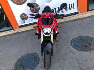 Suzuki GSR 750