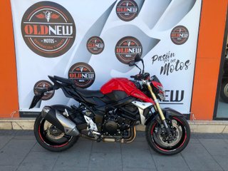 Suzuki GSR 750