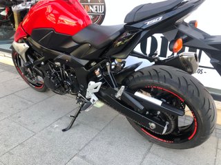 Suzuki GSR 750