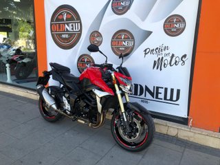Suzuki GSR 750
