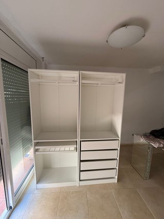 Armadio con ante scorrevoli bianco e argento