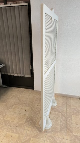 BIOMBO SEPARADOR DE MADERA CON DISEÑO DE CELOSIA
