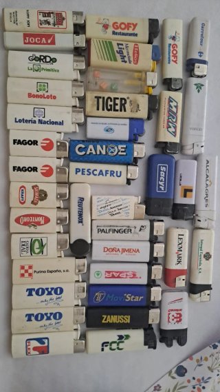 Lotto 30 accendini vintage vari