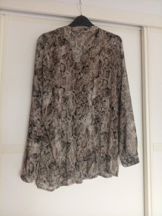 Camisa Yessica animal print beige y marrón