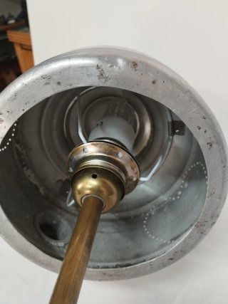 Lampada da tavolo artigianale vecchio bollitore