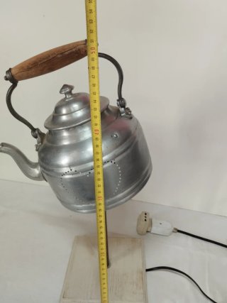 Lampada da tavolo artigianale vecchio bollitore