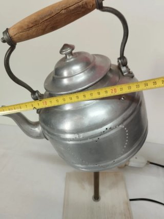 Lampada da tavolo artigianale vecchio bollitore