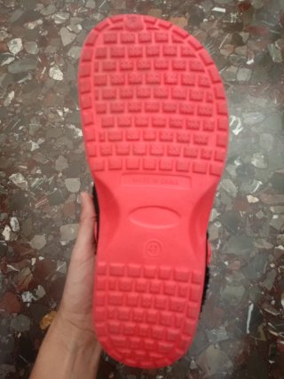 Zuecos rojos estilo Crocs rojo con forro calentito