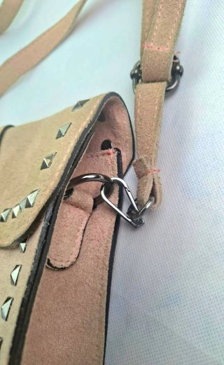 Bolso bandolera cuero tachuelas vintage