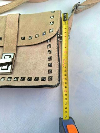 Bolso bandolera cuero tachuelas vintage