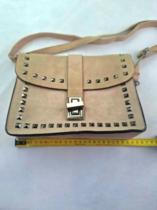 Bolso bandolera cuero tachuelas vintage