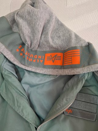 Chaqueta Alpha Industries verde color menta
