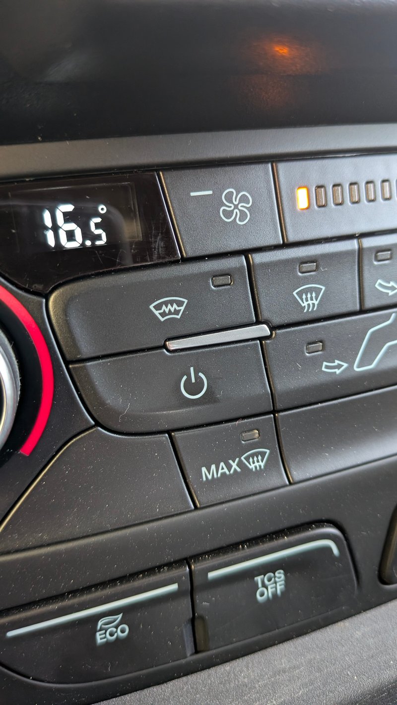 Ford Transit Connect 2021, foto 10