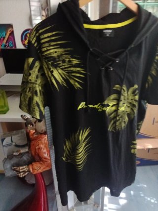 Camiseta con capucha INSIDE XL hojas tropicales