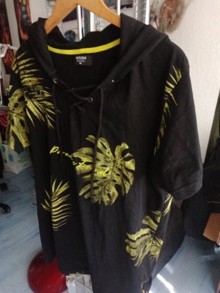 Camiseta con capucha INSIDE XL hojas tropicales