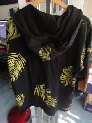 Camiseta con capucha INSIDE XL hojas tropicales