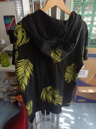 Camiseta con capucha INSIDE XL hojas tropicales