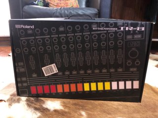 Caja de ritmos Roland TR-8
