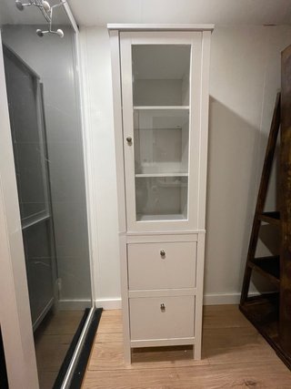 Mueble columna baño blanco y cristal