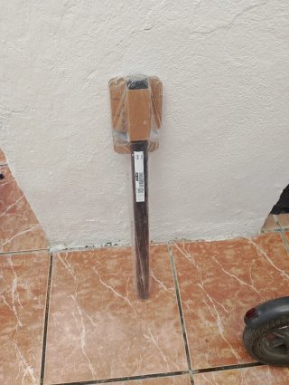 Pie de escritorio negro/marrón